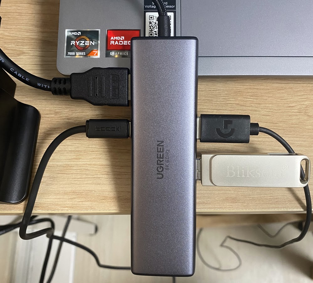 UGREEN-USB-HUB-포트-연결